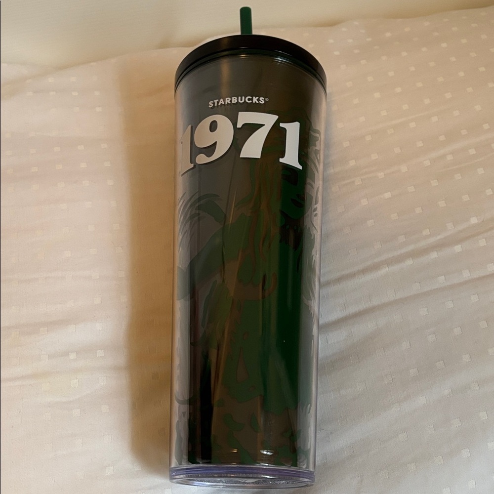 Starbucks Green and Black 1971 BENTI  Tumbler with Straw NWT mark on lid